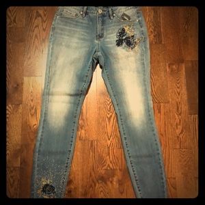 Miraclebody embroidered jeans!
